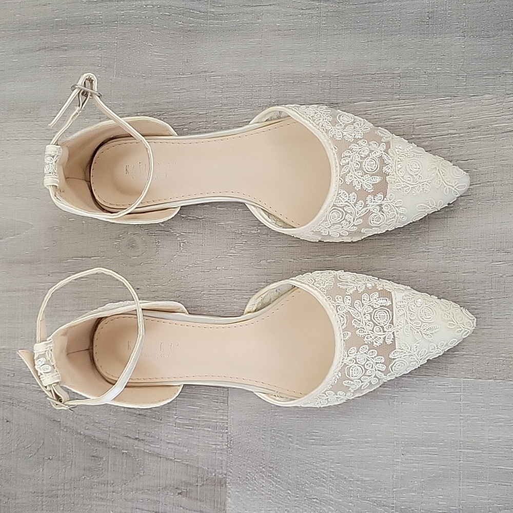 Kailee P TWILA-LACE Ivory Crochet Pointy Toe Flats, size 7.5